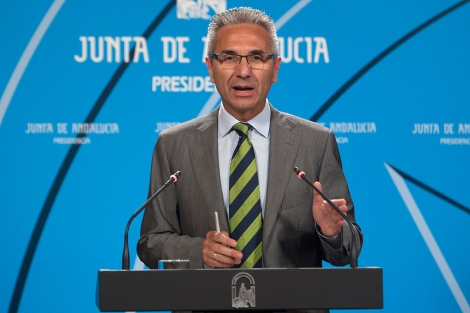 El portavoz de la Junta, Miguel Ángel Vázquez, durante la rueda de prensa. | Efe