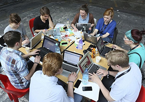 Imagen de jóvenes trabajando en Re:publica, en Berlín.
