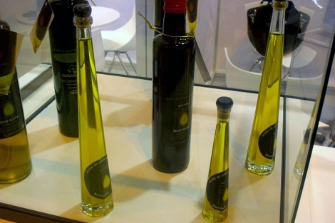 Botellas de aceite de oliva selladas.