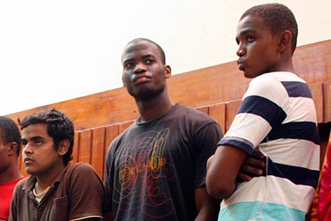 Michael Adebolajo, en el centro, fotografiado en 2003. | Afp