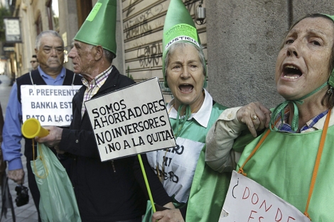 Protestas de dlientes de Bankia con participaciones preferentes