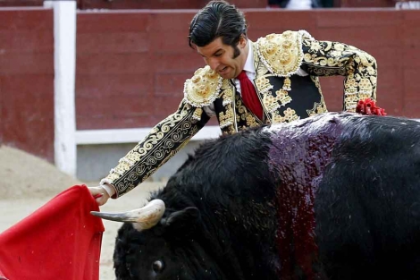 Muletazo de Morante. | Efe