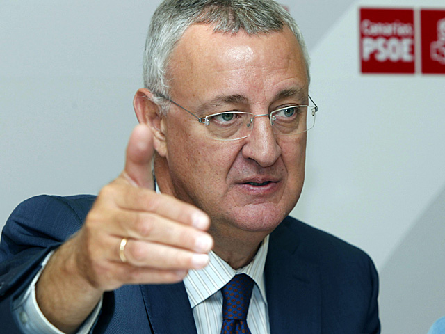 El vicepresidente de la Fundación Ideas, Jesús Caldera, durante una rueda de prensa en Las Palmas. | Elvira Urquijo / Efe El vicepresidente de la Fundación Ideas, Jesús Caldera, durante una rueda de prensa en Las Palmas. | Elvira Urquijo / Efe