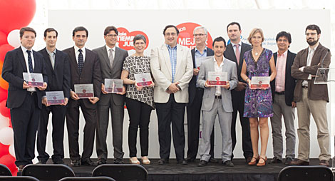 La foto de familia de los premiados en el evento de la AEFJ. La foto de familia de los premiados en el evento de la AEFJ.