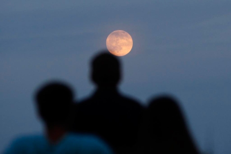 La 'super Luna', vista desde Nueva Jersey (EEUU). | Reuters