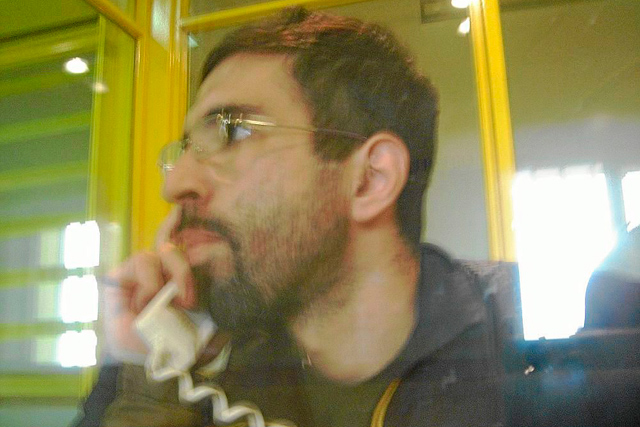Jamal Zougam, el único condenado por el 11-M, en la sala de comunicaciones de la prisión de Villena, en 2011. | EL MUNDO