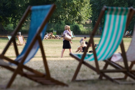 Hamacas en el parque de St. James de Londres. | AFP