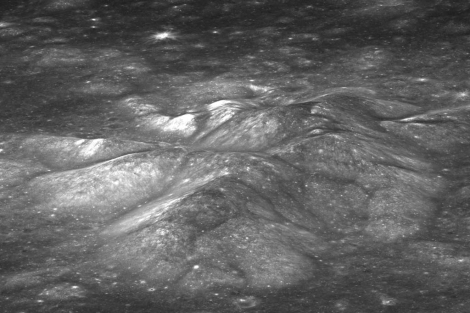 El pico central del cráter 'Bullialdus'. | NASA Goddard / Universidad del Estado de Arizona