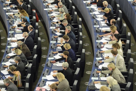 El Parlamento Europeo durante la votación de la norma hipotecaria. | Efe
