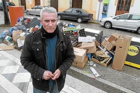 Diego Cañamero, durante el bloqueo del servicio de basuras de El Coronil. | C. Márquez