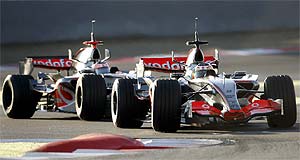 Los dos McLaren, durente el GP de Australia. (Foto: AFP) Los dos McLaren, durente el GP de Australia. (Foto: AFP)