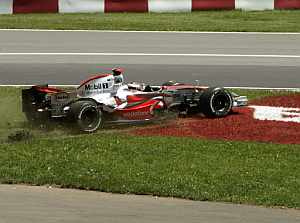 Alonso, en una salida de pista. (Foto: AP)
