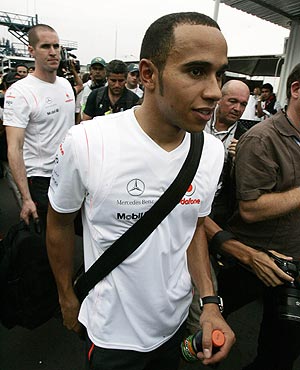 Hamilton, tras perder el Mundial en Brasil. Ahora, la FIA podr�a hacerle campe�n. (Foto: REUTERS)