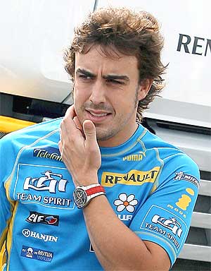 Fernando Alonso, en su anterior etapa en Renault. (Foto: EFE)