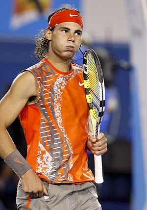 Rafael Nadal respira aliviado tras anotarse un punto. (Foto: EFE)