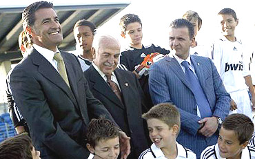 M�chel y Mijatovic, con la cantera. (Foto: R.MADRID)