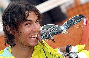 Rafael Nadal muerde su quinto título en Montecarlo. (Foto: AP)