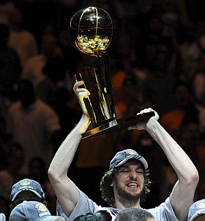 Pau Gasol, exultante tras ganar la NBA. (Foto: EFE)