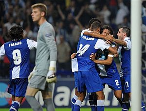 Los jugadores del Oporto festejan el segundo gol a De Gea. (AP) Los jugadores del Oporto festejan el segundo gol a De Gea. (AP)