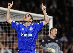 Frank Lampard celebra uno de los tantos marcados al Blackburn Rovers. (Foto: REUTERS)