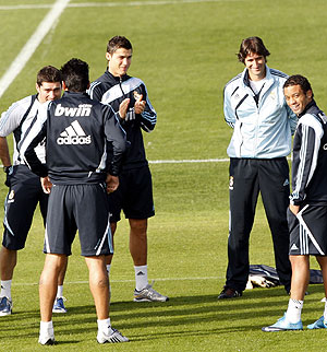 Cristiano, en Valdebebas con otros jugadores. (Foto: R. Espinosa) Cristiano, en Valdebebas con otros jugadores. (Foto: R. Espinosa)