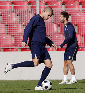 Pepe, durante el entrenamiento de Portugal en Lisboa. (Foto: REUTERS)