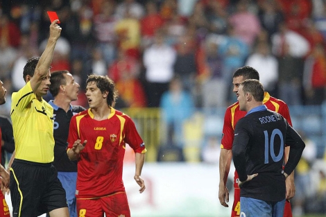 Rooney es expulsado