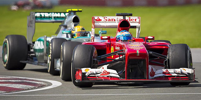 Alonso, por delante de Hamilton en el circuito Gilles Villeneuve. (Foto: Afp) Alonso, por delante de Hamilton en el circuito Gilles Villeneuve. (Foto: Afp)