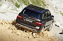 Al volante del Mercedes ML Al volante del Mercedes ML