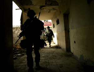 Soldados de EEUU patrullan en Baquba, Irak. (Foto: Marko Drobnjakovic | AP)
