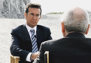 El doctor Rosell entrevista a su paciente, Eduard Punset, durante el programa 'Redes' El doctor Rosell entrevista a su paciente, Eduard Punset, durante el programa 'Redes'