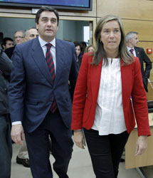 La ministra de Sanidad, Ana Mato, junto al consejero de Castilla-La Mancha, José Ignacio Echániz. | Efe
