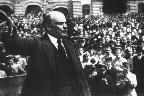 Lenin, dando un discurso en la Plaza Roja de Moscú en 1919. | El Mundo