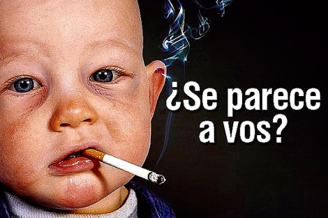 Imagen de un cartel contra el tabaco donde aparece un niño fumando.