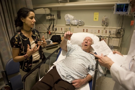 Un paciente con demencia y su hija en un hospital de San Francisco. | Herb Winokur