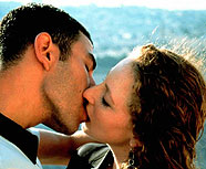   Pareja besandose
