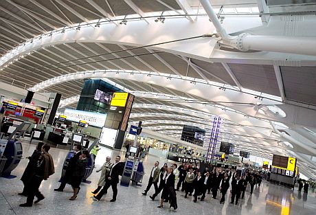 El aeropuerto londinense de Heathrow, el m�s grande de Reino Unido. (Foto: EFE)