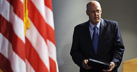 Paulson, antes de su rueda de prensa en Washington. (Foto: AP) Paulson, antes de su rueda de prensa en Washington. (Foto: AP)