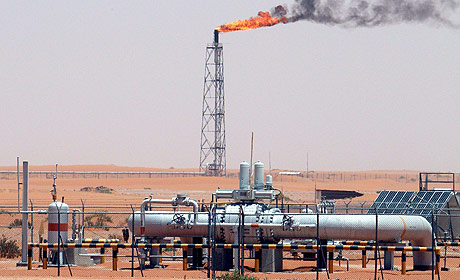 Yacimiento de petróleo en Arabia Saudí. (Foto: EFE)