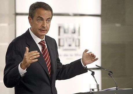 El presidente del Gobierno, José Luis Rodríguez Zapatero, durante su comparecencia. | Efe El presidente del Gobierno, José Luis Rodríguez Zapatero, durante su comparecencia. | Efe