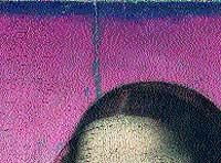 Una de las nuevas t�cnicas, que transforma los colores, ha permitido detectar una grieta de 11,9 cm imperceptible a simple vista, adem�s de rastros de restauraciones en la ropa. - La Gioconda est� triste