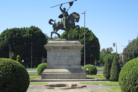 La estatua del Cid que será objeto de restauración. | E.M.
