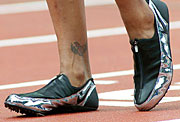 Zapatillas de Marion Jones. Juegos Olímpicos de Sydney 2000. (Foto: THOMAS KIENZLE | AP)