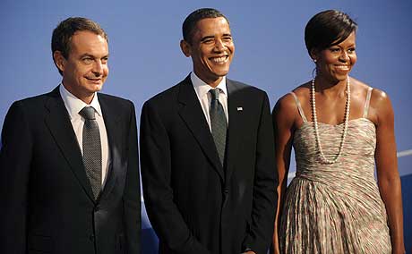 José Luis Rodríguez Zapatero, junto al matrimonio Obama. | Efe